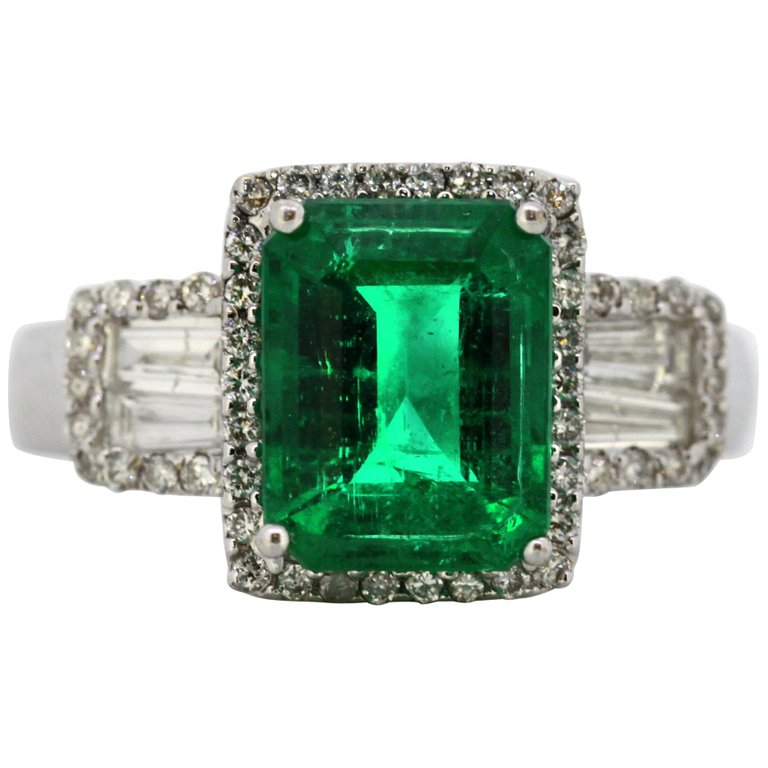 Natural Beryl Emerald and Diamond Ring