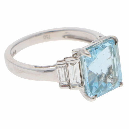 Contemporary 3.51 Carat Aquamarine And Diamond Ring In 18 Carat White Gold