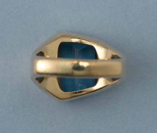 Contemporary 3.20ct Aquamarine and 18ct Gold Asymmetrical Signet Ring