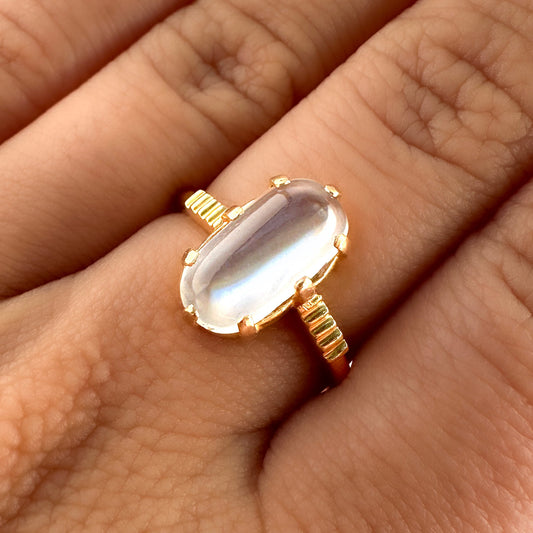 Vintage Oval Cabochon Moonstone Solitaire Engagement Ring in 18ct Gold
