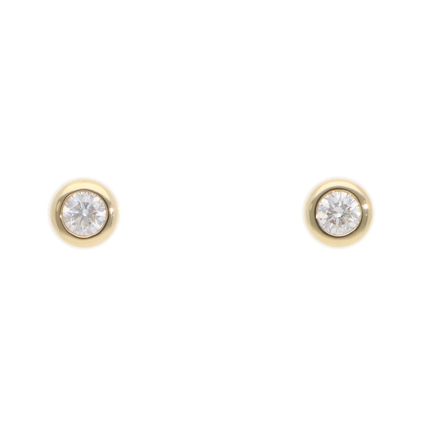 Diamond stud earrings in gold.