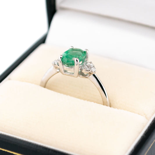 Contemporary 18 Carat White Gold Emerald and Diamond Ring, 1.30 Carats