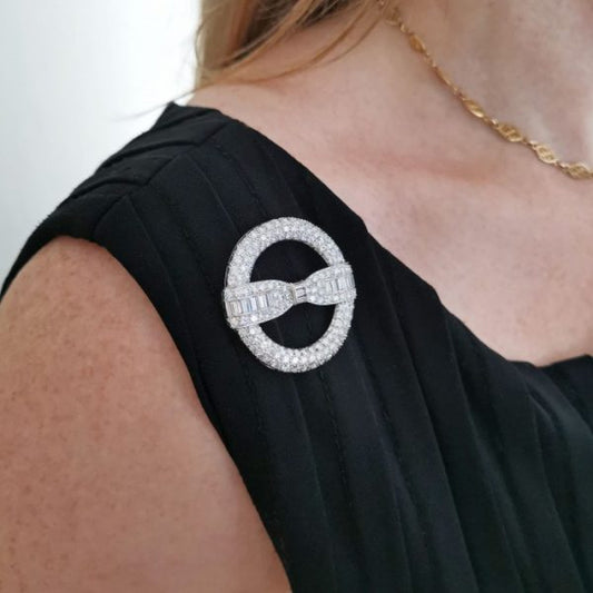 Art Deco Diamond Circle and Bow Brooch in Platinum, 6.50 carat total