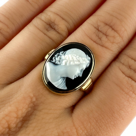 Late Victorian Antique Banded Agate Cameo Ring