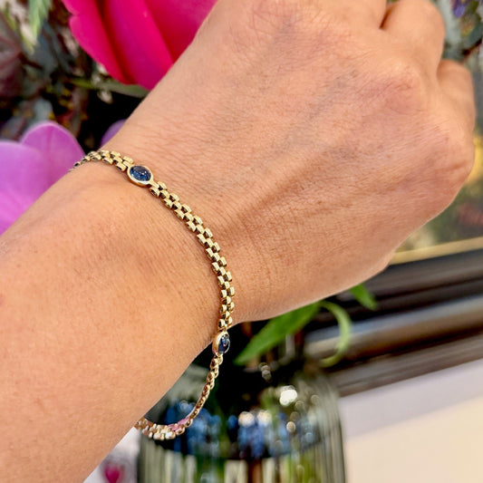 Vintage 14 Carat Yellow Gold Cabochon-Cut Sapphire Station Bracelet, 1.95 Carats