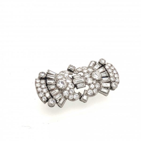 Art Deco Baguette and Brilliant Diamond Brooch in Platinum, 4.30 carats