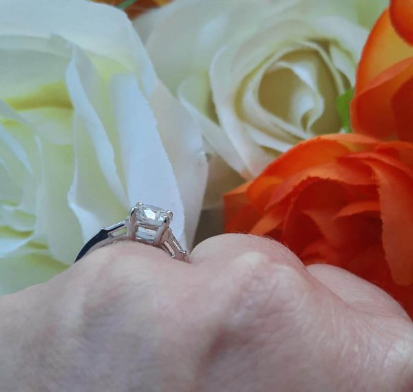 1.09ct Solitaire Diamond Engagement Ring with Baguette Shoulders in Platinum