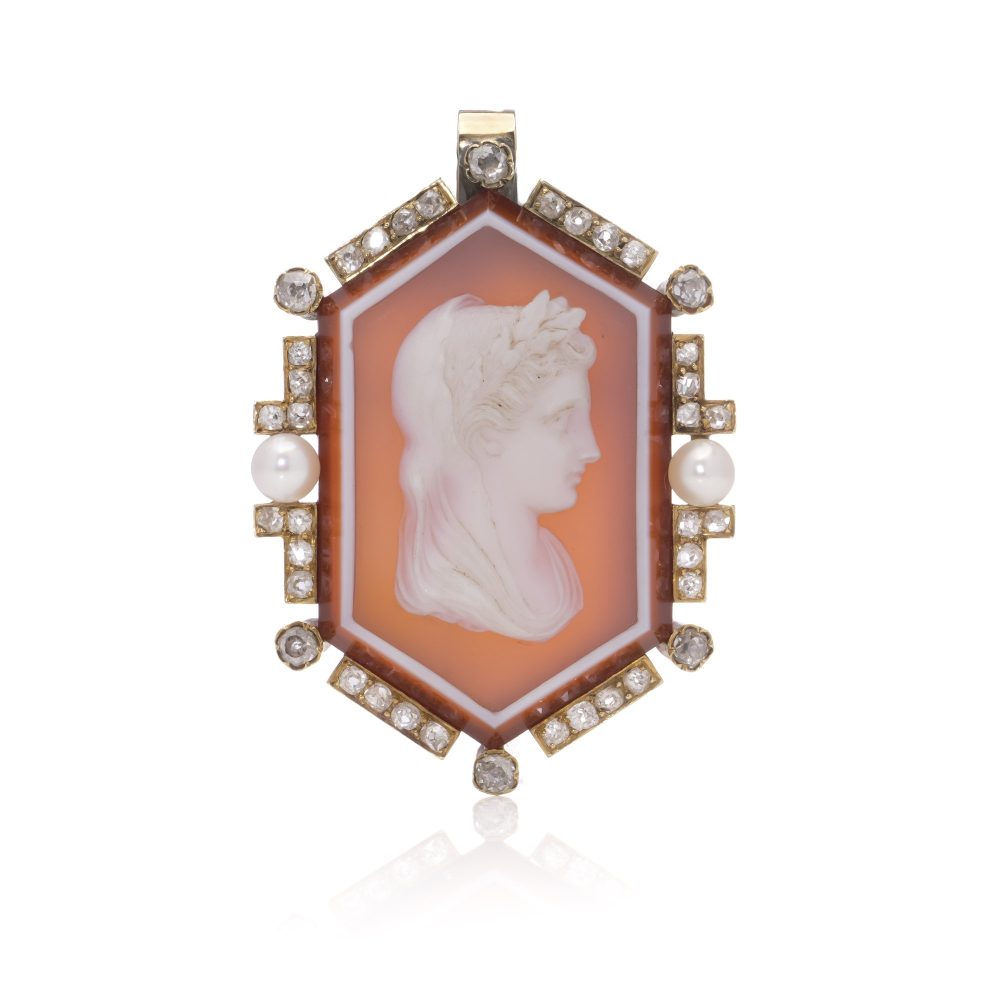 Victorian 18 Carat Yellow Gold Cameo Brooch/Pendant With Old Cut Diamonds And Pearls