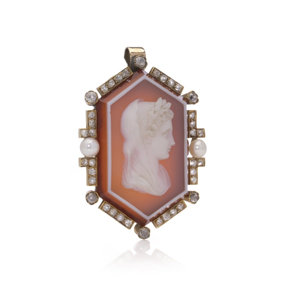 Victorian 18 Carat Yellow Gold Cameo Brooch/Pendant With Old Cut Diamonds And Pearls