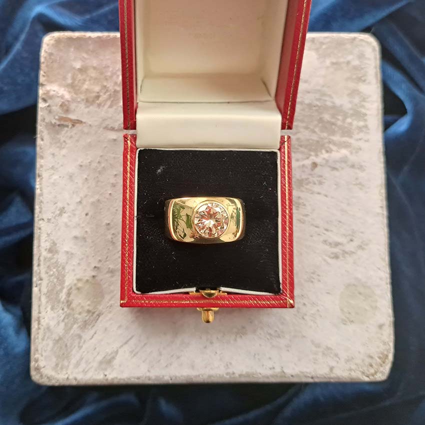 2.80ct Yellow Diamond Solitaire Gold Band Ring, wide 18ct yellow gold band ring with a central bezel set 2.80 carat diamond