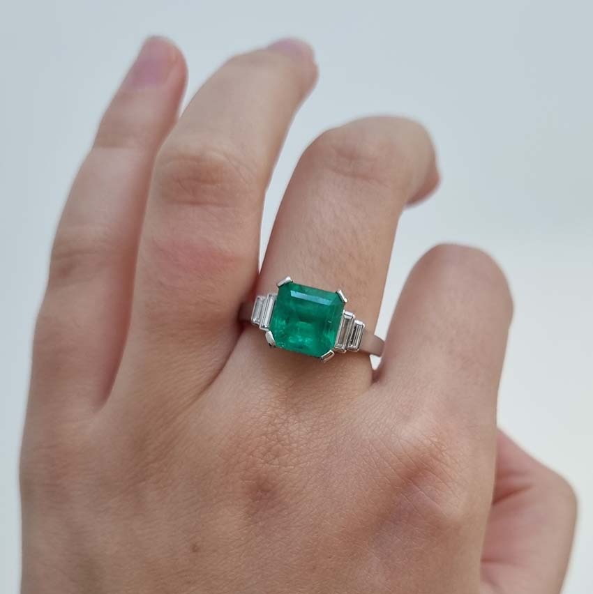 Vintage Art Deco 3 Carats Colombian Emerald and Diamond Engagement Ring