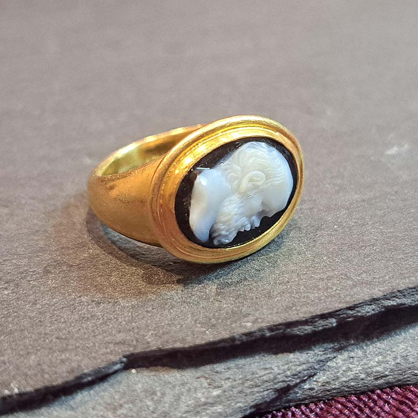 Antique Georgian Socrates Agate Cameo Ring in 18ct Gold
