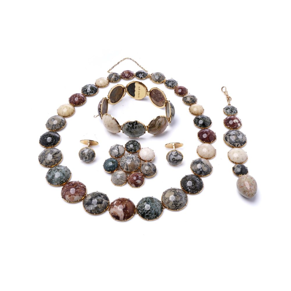 Swedish jewellery set with gemstones in gold.