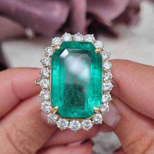 Vintage Colombian Emerald and Diamond Cluster Ring, 21.00 carats