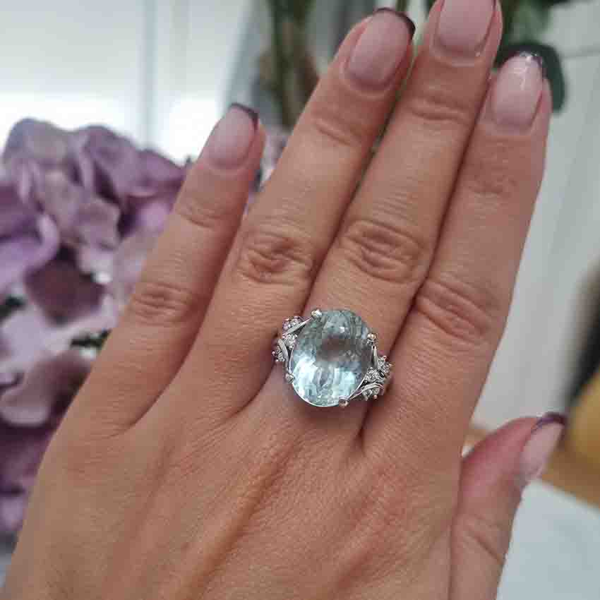 8.58ct Oval Aquamarine Solitaire Ring with Diamond Shoulders
