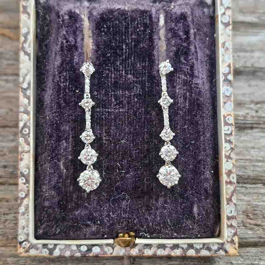 Preloved 1.50ct Diamond Graduated Drop Earrings in 18ct White Gold