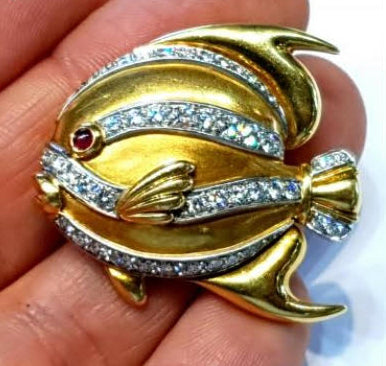 Tiffany and Co 18ct Yellow Gold Tropical Fish Brooch with four graduating diamond highlights and a cabochon ruby eye. Circa 1991