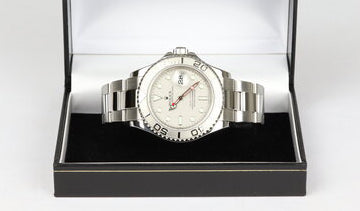 Rolex Yacht Master 40mm Stainless Steel 16622 Automatic, silver dial, white luminous hour markers, date indicator, bi-directional rotating bezel with platinum bezel insert, stainless steel Oyster bracelet, Circa 2005-06