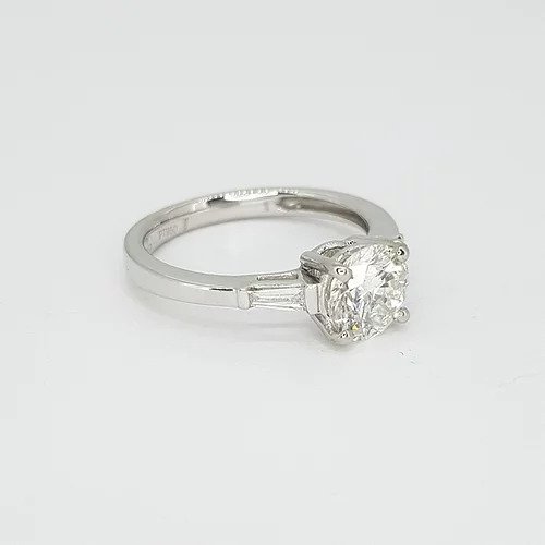 Solitaire Diamond Engagement Ring in Platinum, 1.09 carats