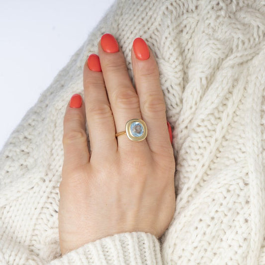 2.35ct Natural Aquamarine and 18ct Yellow Gold Ring