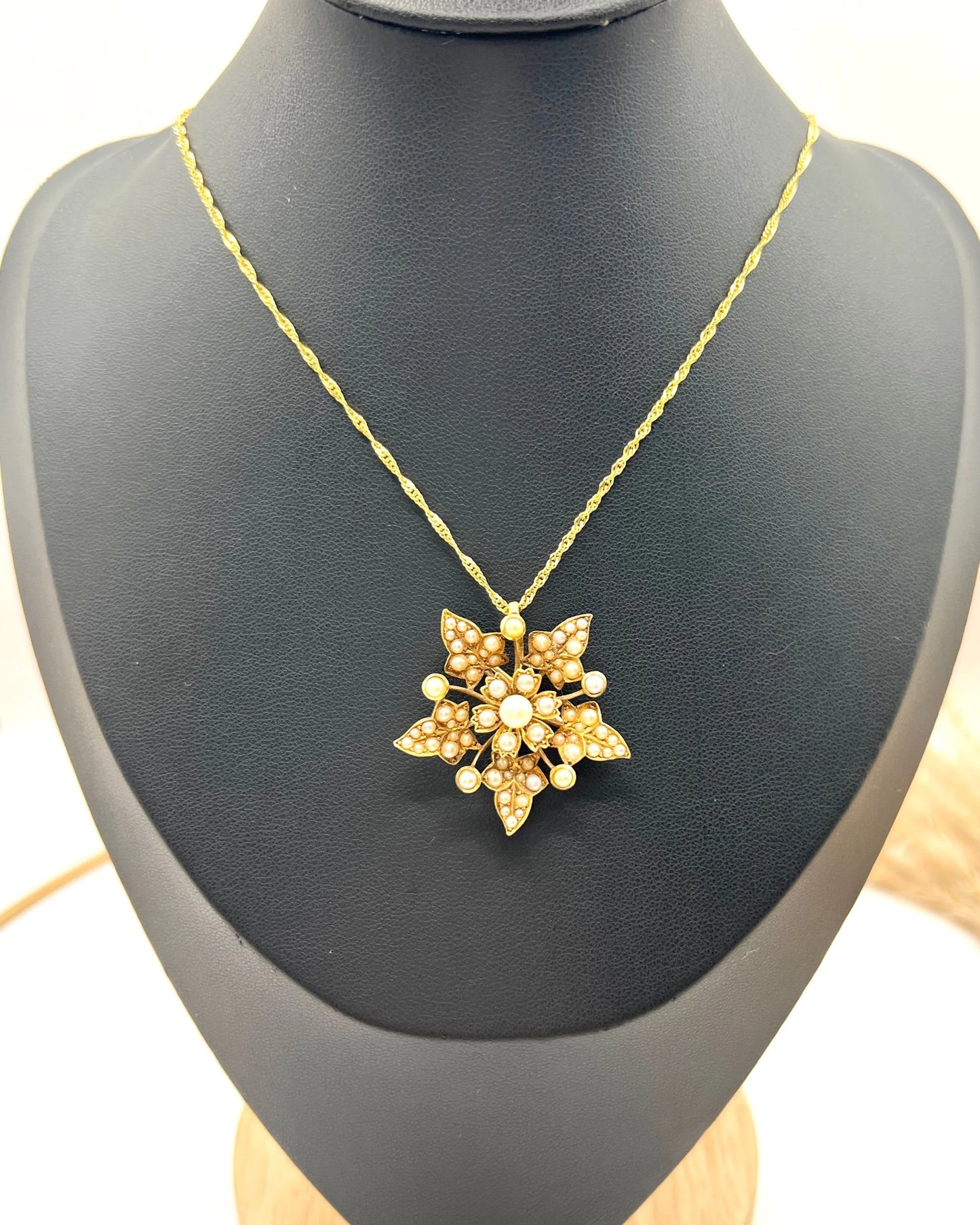 Antique 15 ct Gold, Edwardian Natural Seed Pearl Flower Pendant/Brooch