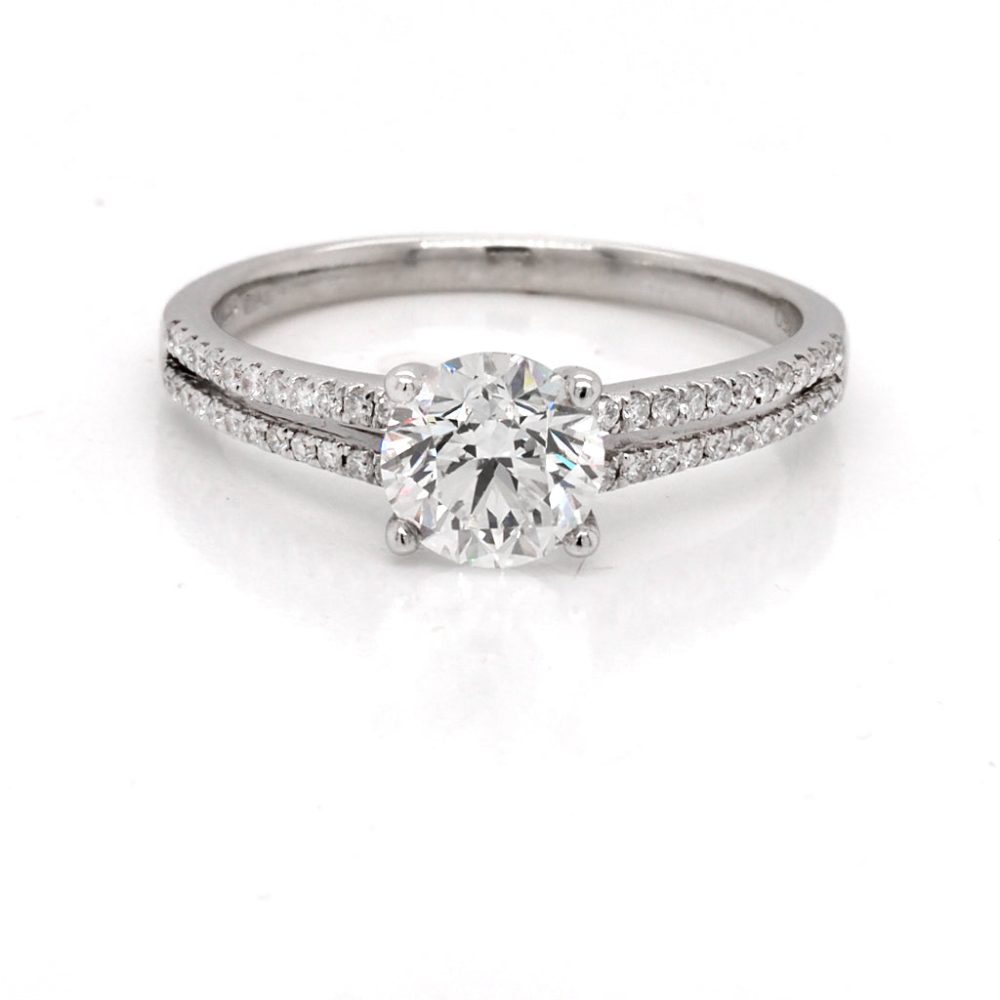 Diamond solitaire engagement ring in white gold.