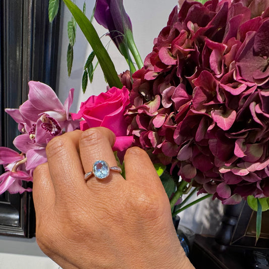 Contemporary 14 Carat Gold Blue Topaz and Diamond Ring, 2.50 Carats