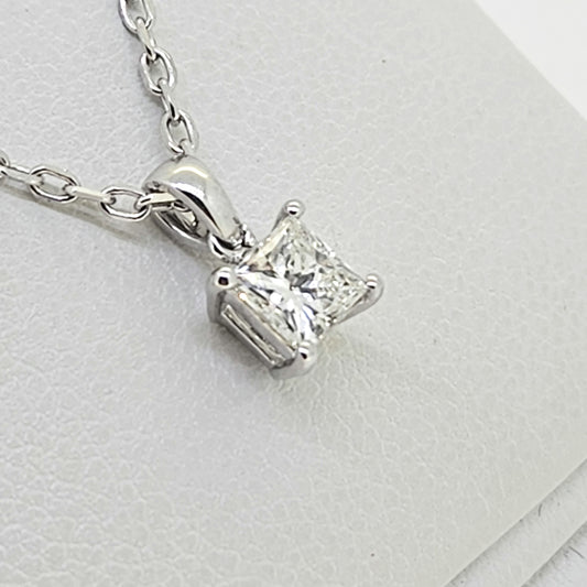 Princess Cut Diamond and Chain D.52 18ct
