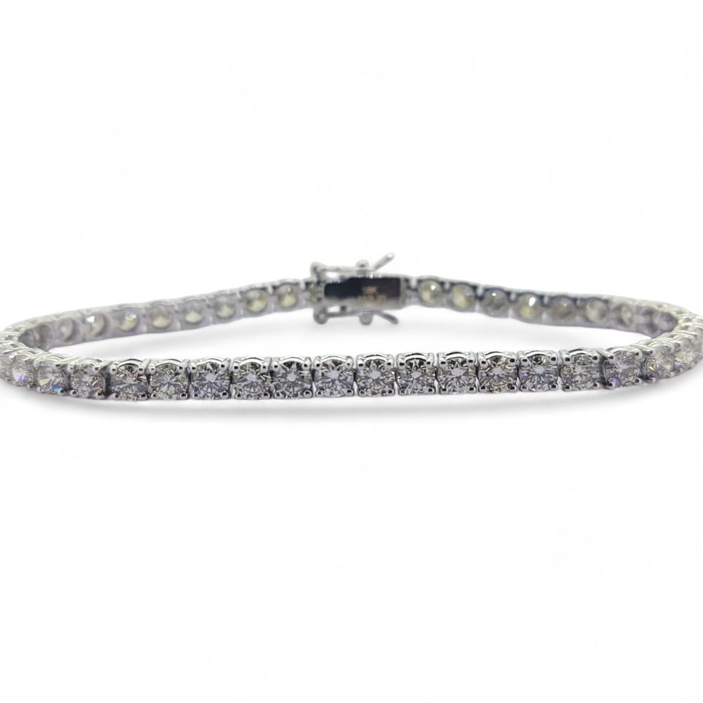 8.20ct Diamond Line Tennis Bracelet, 18ct white gold bracelet claw set with 44 round brilliant-cut diamonds totalling 8.20 carats