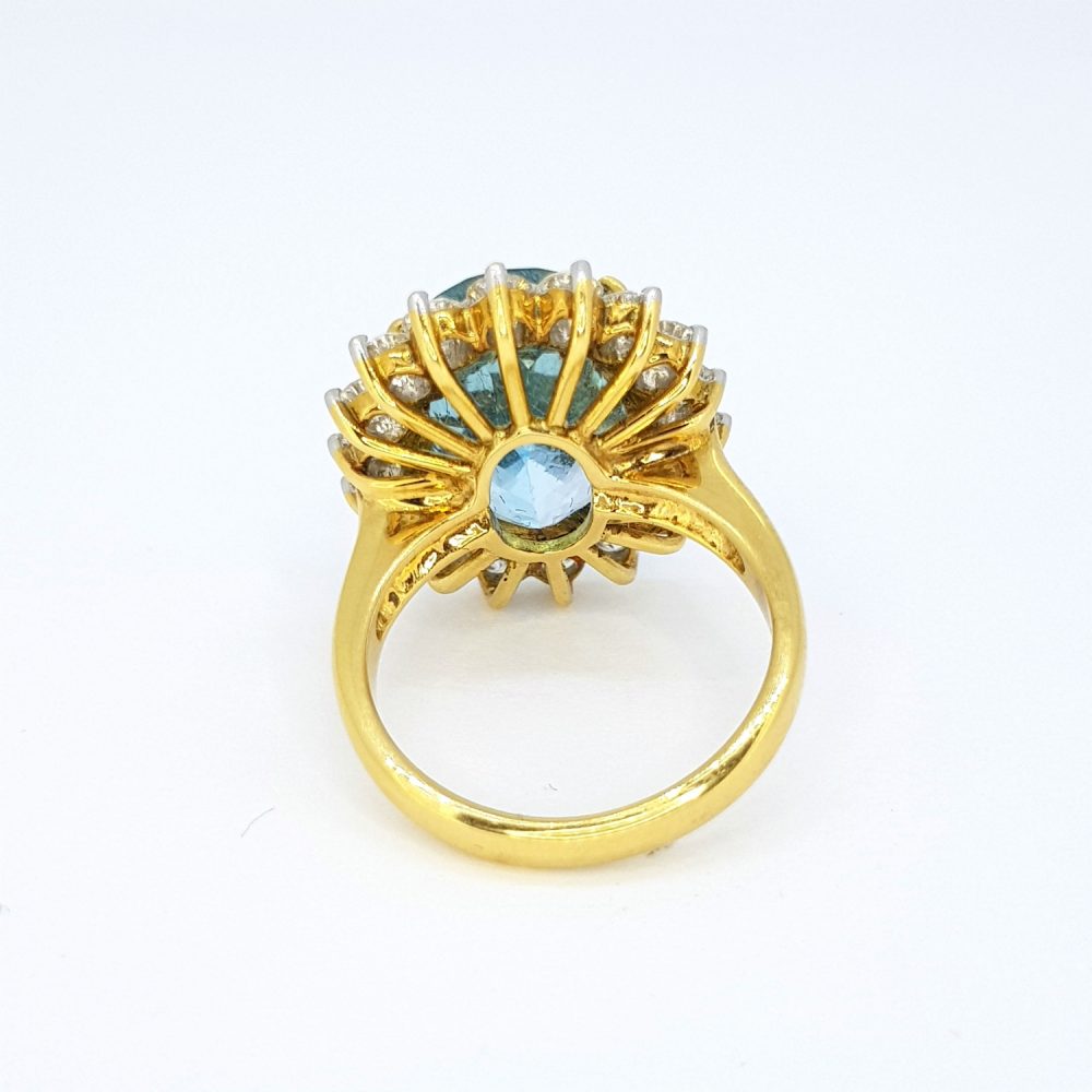 Blue Topaz and Diamond Oval Cluster Ring in 18ct Gold, 14.00 carats