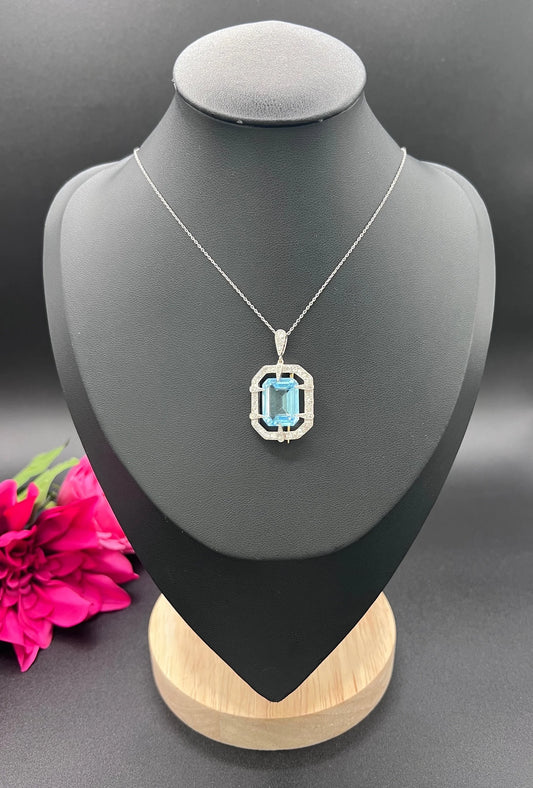 French Edwardian 18 Carat Gold, Platinum, Aquamarine and Diamond Pendant Necklace
