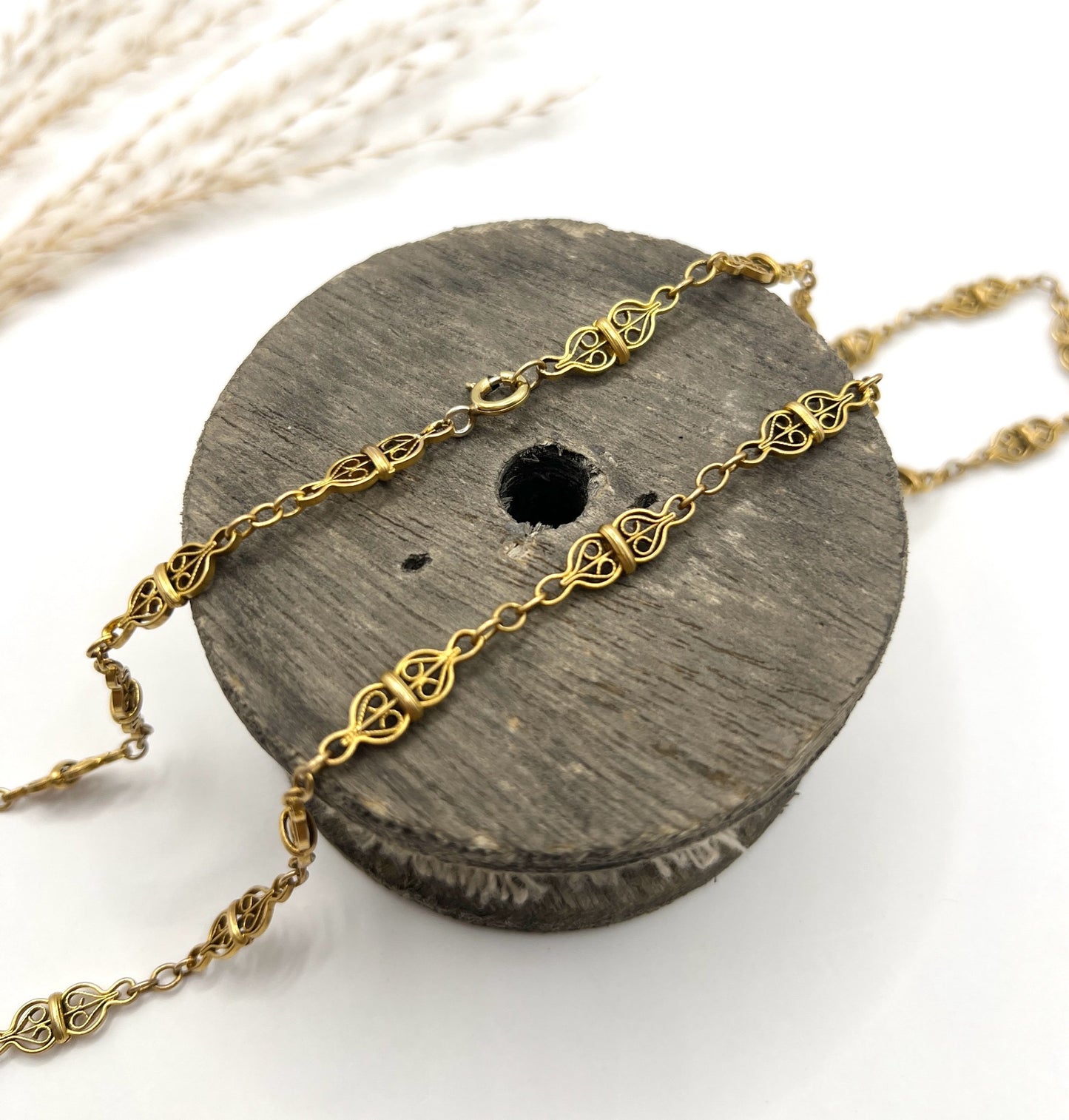 French Art Deco 18 Carat Yellow Gold Fancy Filigree Link Chain Necklace, Circa 1920