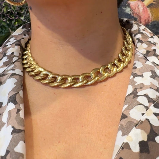 Vintage Italian 18ct Yellow Gold Curb Link Necklace, substantial solid 18ct yellow gold curb link chain necklace. Bold luxurious design striking statement adding elegance and sophistication