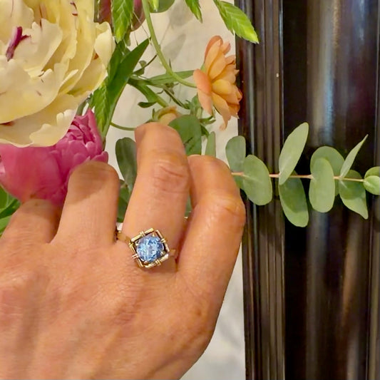 Vintage 14 Carat Yellow Gold Solitaire Blue Topaz Ring, 3.30 Carats