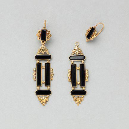 Georgian Antique Onyx and Gold Day and Night Drop Earrings