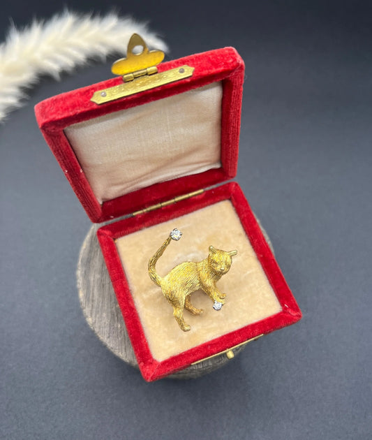 A yellow gold diamond set novelty cat brooch, in a red box
