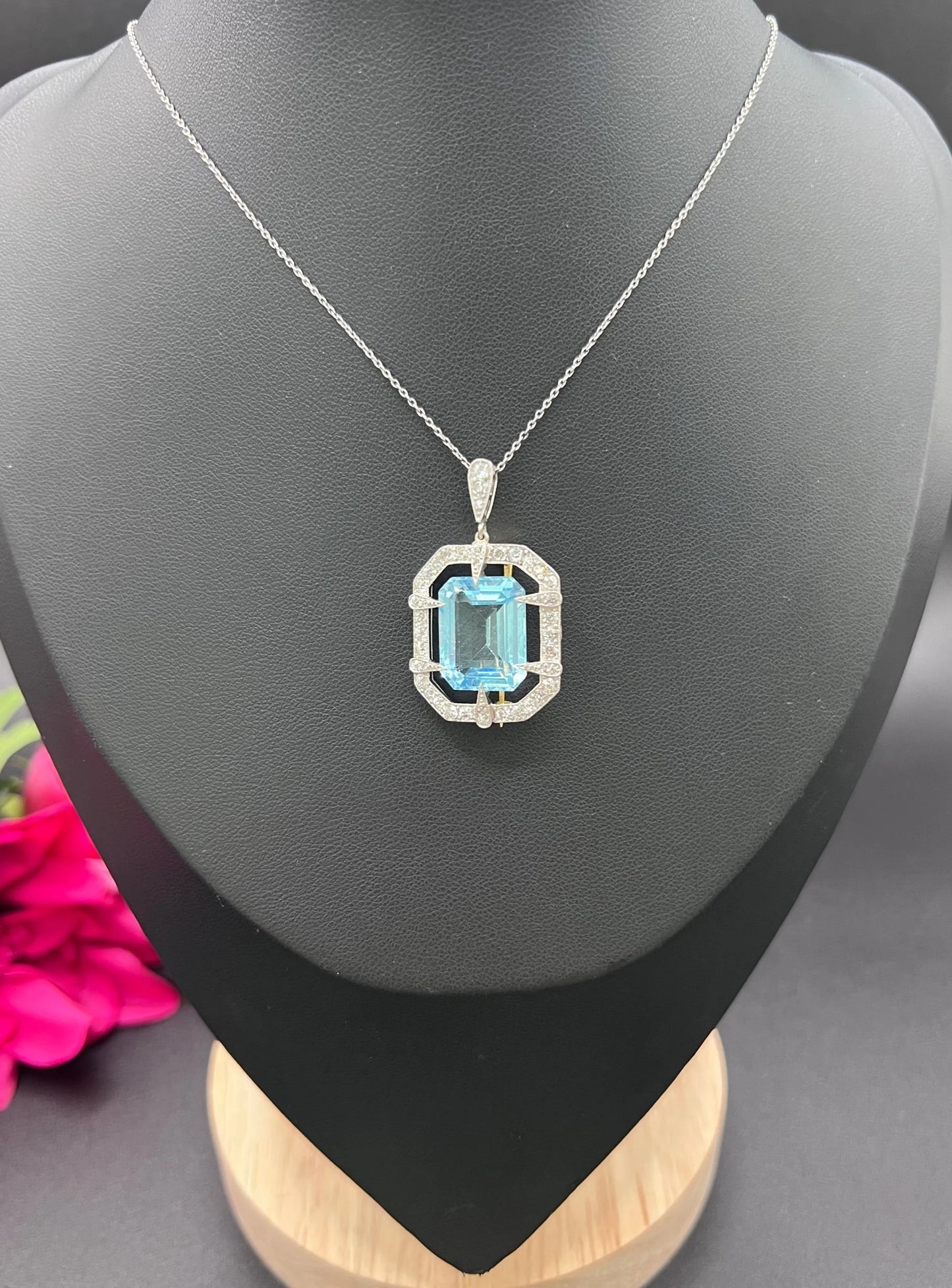 French Edwardian 18 Carat Gold, Platinum, Aquamarine and Diamond Pendant Necklace