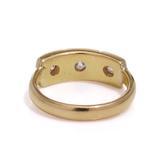 Vintage three-stone diamond ring in gold.