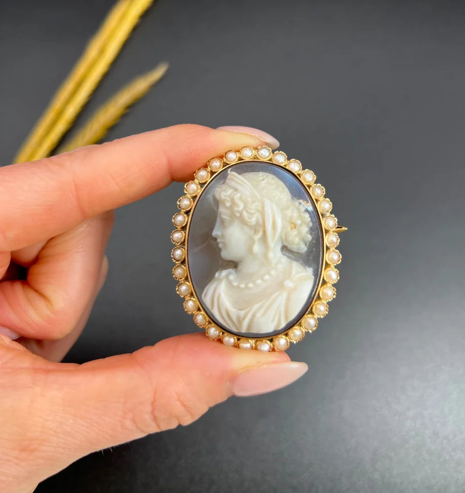 Antique Cameo Brooch In 18 Carat Yellow Gold