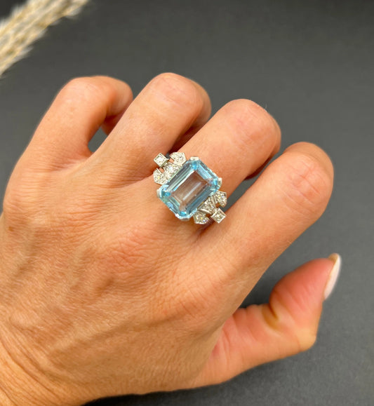 Art Deco Aquamarine and Diamond Cocktail Ring