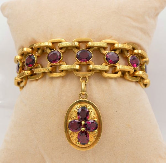Antique Victorian 28.00ct Garnet Rare French Origin 18ct Gold Bracelet