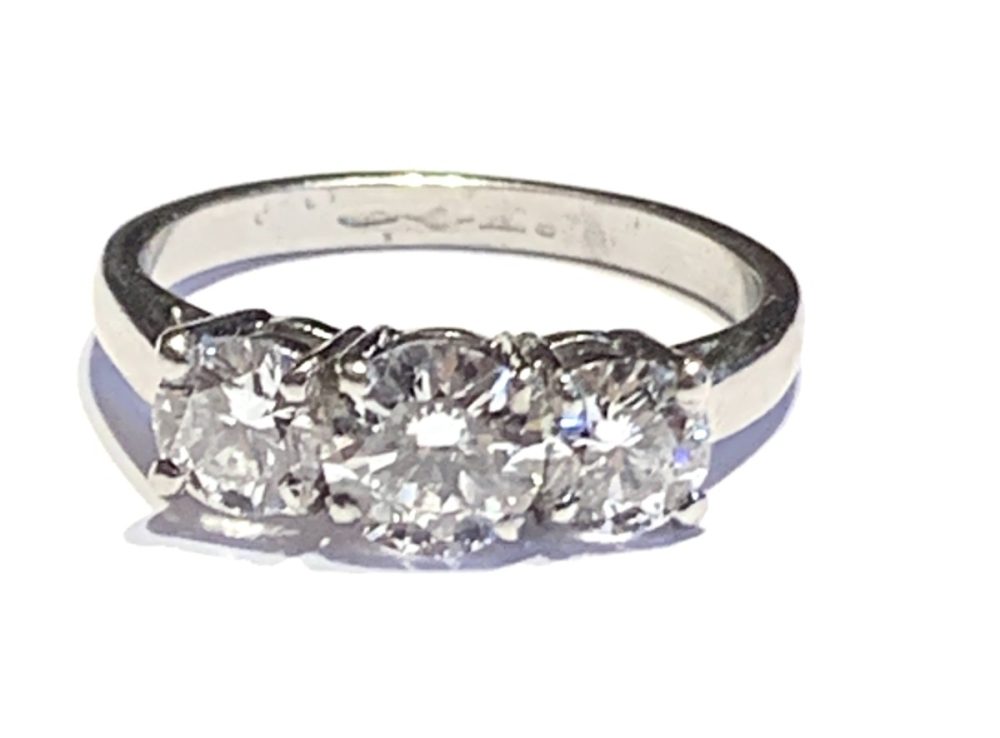 Three stone diamond ring, 1.10