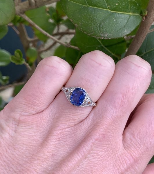 Vintage sapphire ring diamonds 18ct gold on finger model