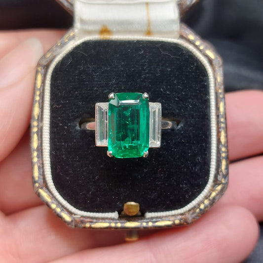 Fine emerald Colombian and diamond ring
