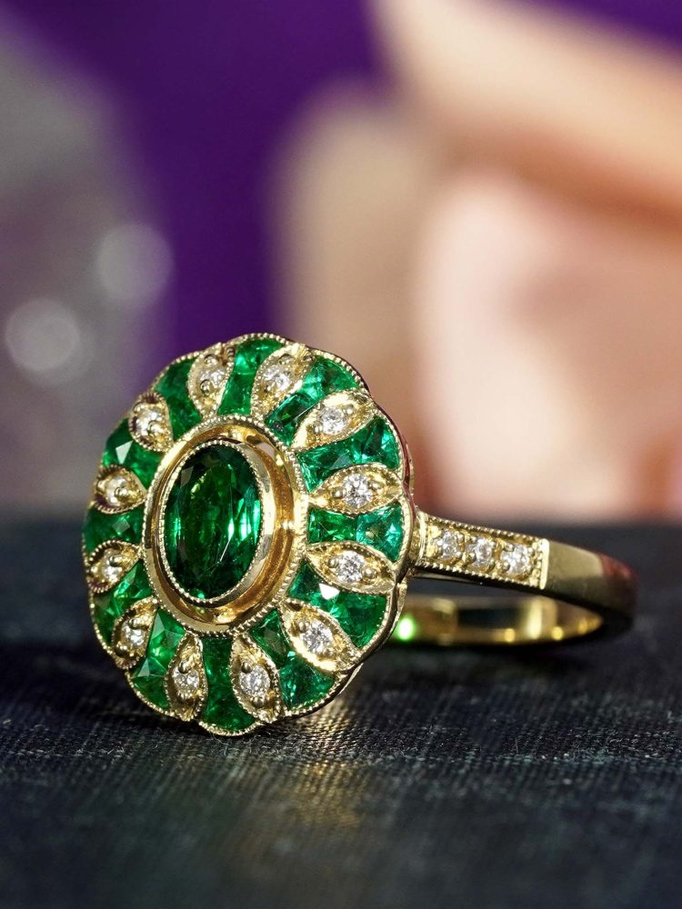 Modern Emerald and Diamond Oval Cluster Ring in 18ct Yellow Gold
