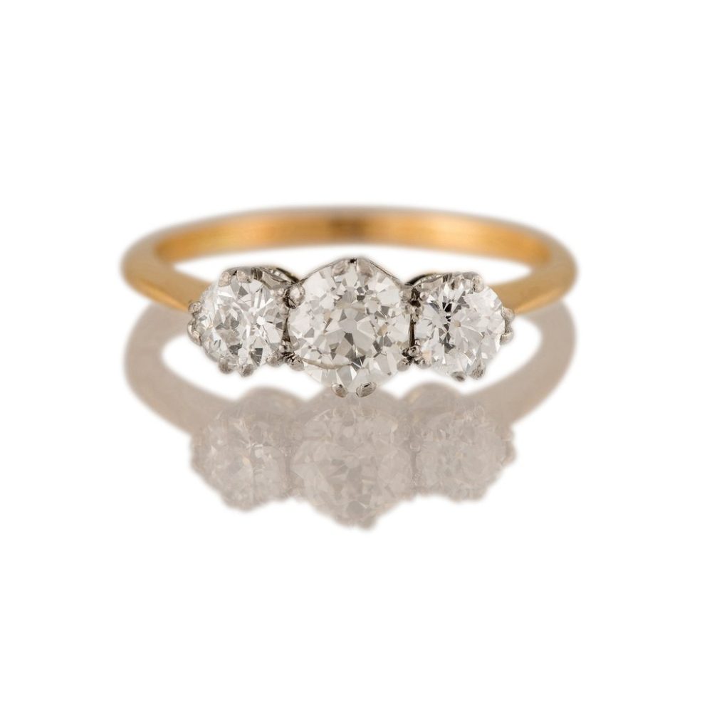 Three stone diamond ring, 1.05 carats, set in yellow gold
