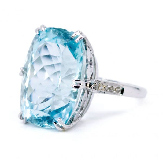 Vintage 14ct Aquamarine and Diamond Dress Ring