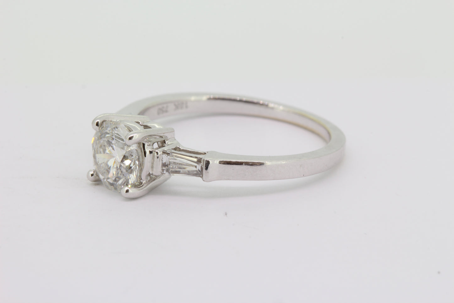 White gold Solitaire diamond ring 0.98c