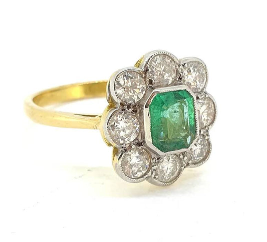 Emerald and Diamond Cluster Ring Yellow gold