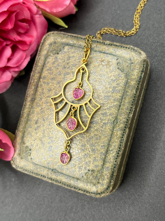 Antique 18 Carat Gold Carved Ruby Pendant and 14 Carat Gold Chain, Circa 1920
